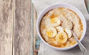 Cómo hacer porridge de avena para desayunar